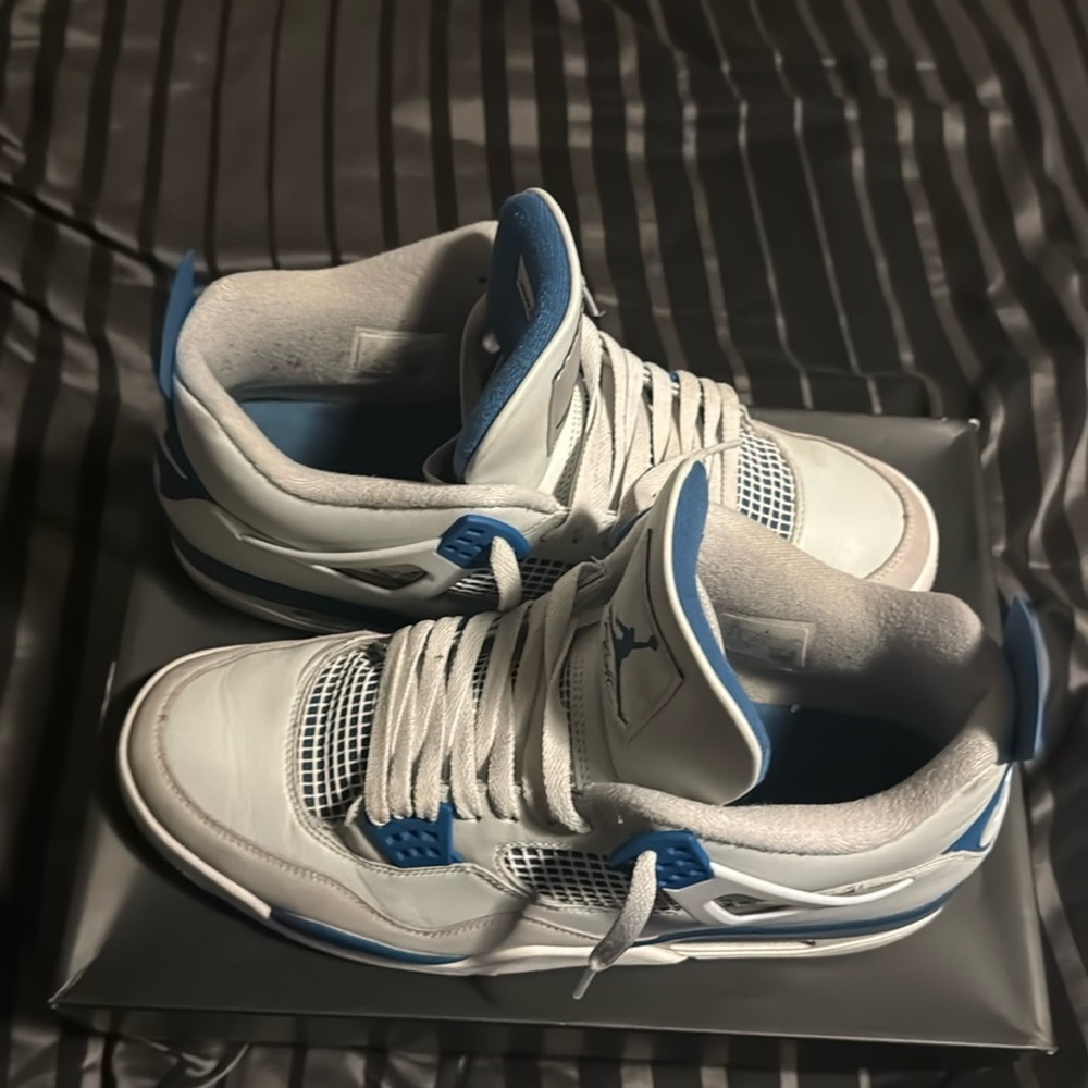 Selling Jordan 4 retro off white military blue